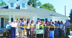 Georgia Living Senior Home Care Celebrates Opening with Ribbon Cutting.